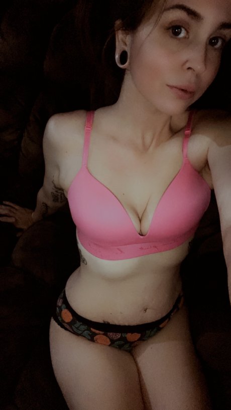 Naken läckt OnlyFans-bild av Katie Allen