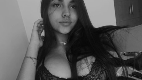 Naakte gelekte OnlyFans-foto van Valentina G