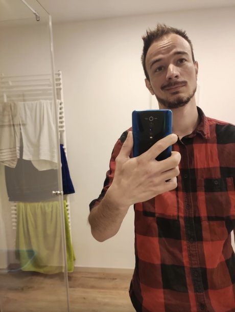 Naken läckt OnlyFans-bild av Matzef3