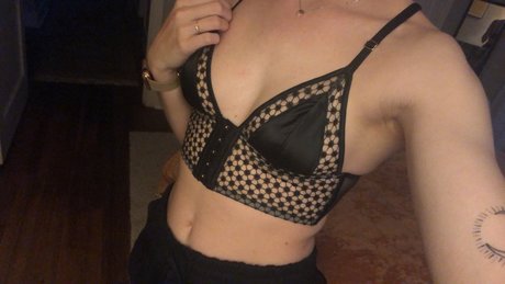 Naken läckt OnlyFans-bild av Leigh Nicole