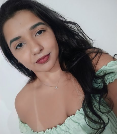 Naakte gelekte OnlyFans-foto van Janni Bento