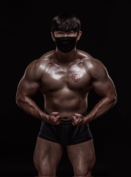 Naken läckt OnlyFans-bild av Lee