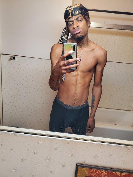Alaston vuotanut OnlyFans-kuva Dakari Kahle