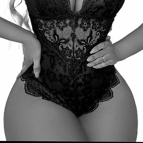 Naken läckt OnlyFans-bild av Blondebombshell