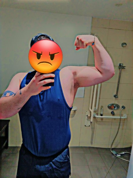 Alaston vuotanut OnlyFans-kuva J