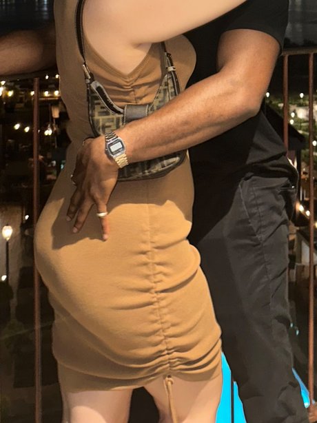 Naakte gelekte OnlyFans-foto van Honeys Hottest 