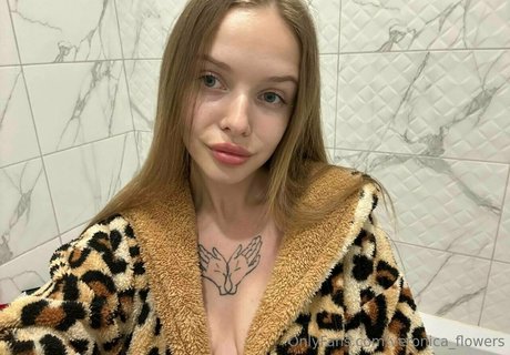 Veronicaflowers OnlyFans泄露裸照