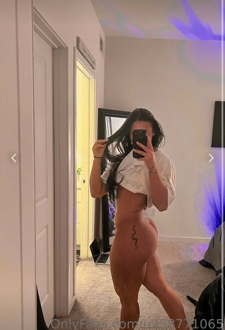 Foto desnuda filtrada de OnlyFans de Hennyone
