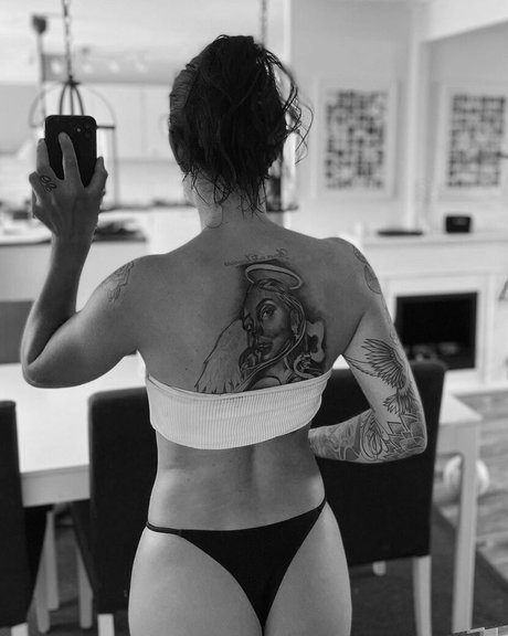 Naken läckt OnlyFans-bild av Tyramy