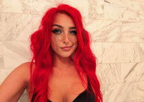 Naken läckt OnlyFans-bild av Strabawi