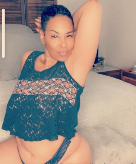 Alaston vuotanut OnlyFans-kuva Freeformyogi1