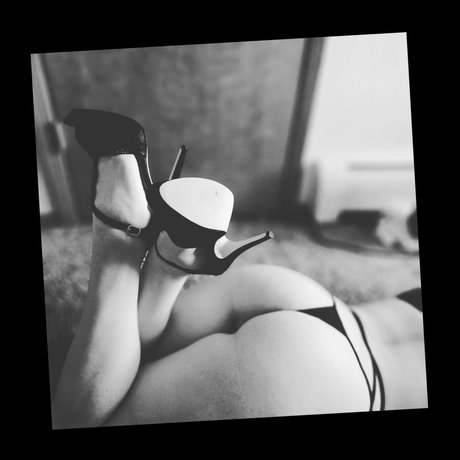 Naken läckt OnlyFans-bild av Montana