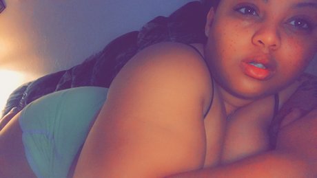 Naken läckt OnlyFans-bild av Luci Morningstar