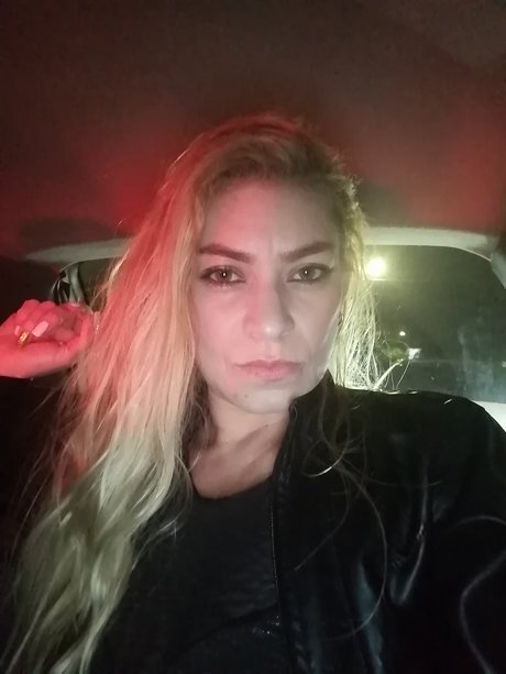 Naken läckt OnlyFans-bild av Karol