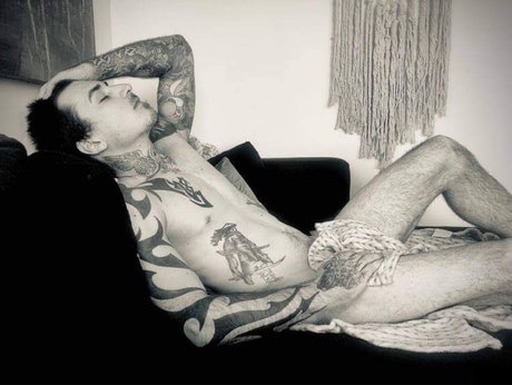 Naken läckt OnlyFans-bild av Dave
