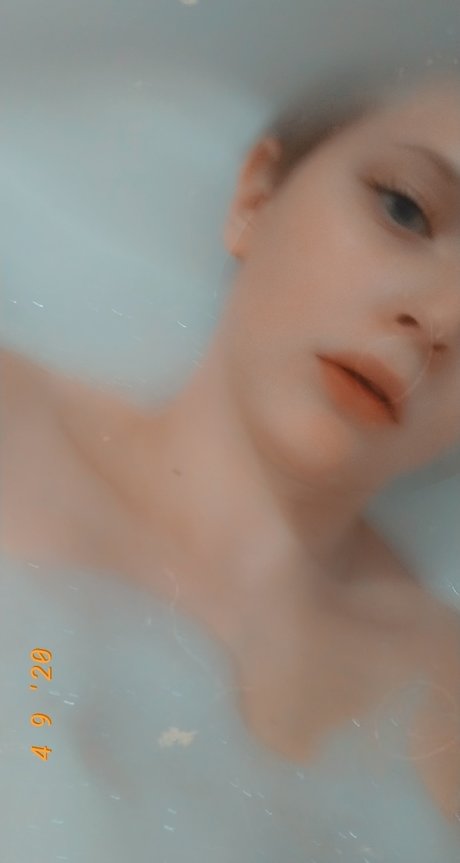 Naken läckt OnlyFans-bild av Kit Kat