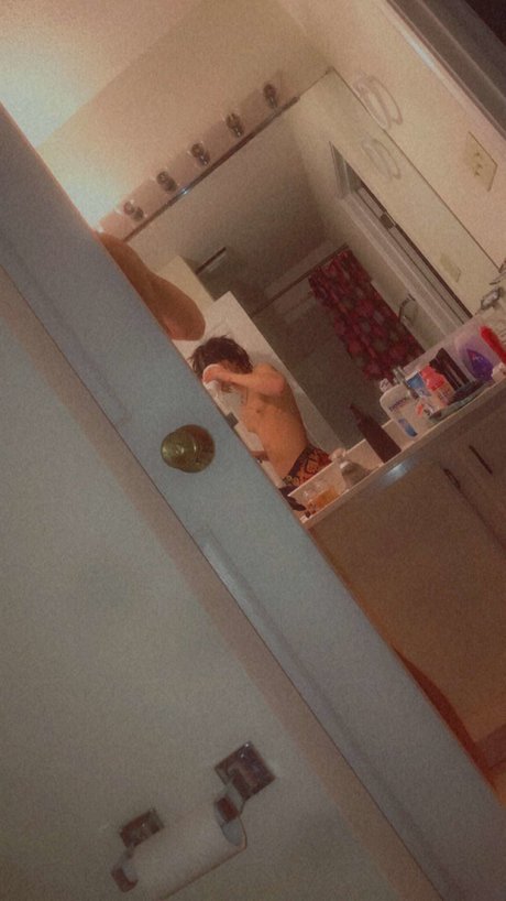 Naken läckt OnlyFans-bild av Xellow Ray X Maniii