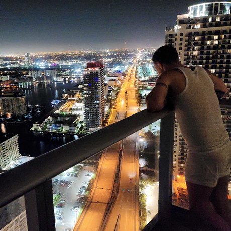 Naken läckt OnlyFans-bild av Nico Minag