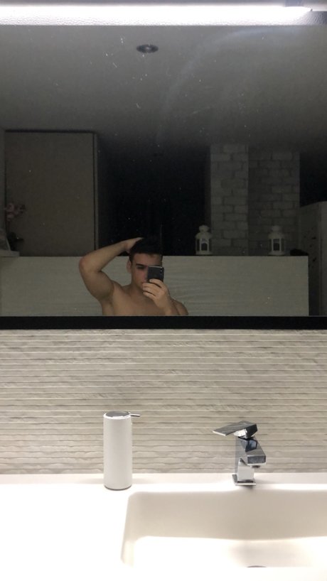 Alaston vuotanut OnlyFans-kuva Vitti