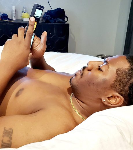 Naken läckt OnlyFans-bild av Montario