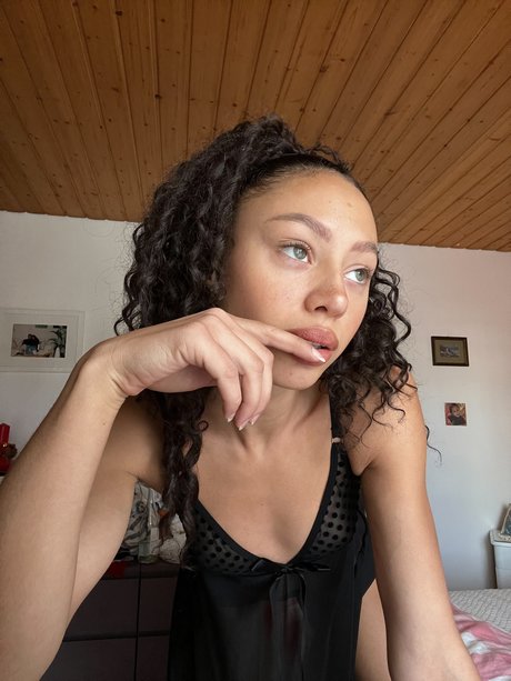 Naken läckt OnlyFans-bild av Imani
