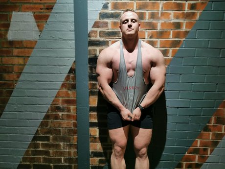 Naken läckt OnlyFans-bild av Kenneth