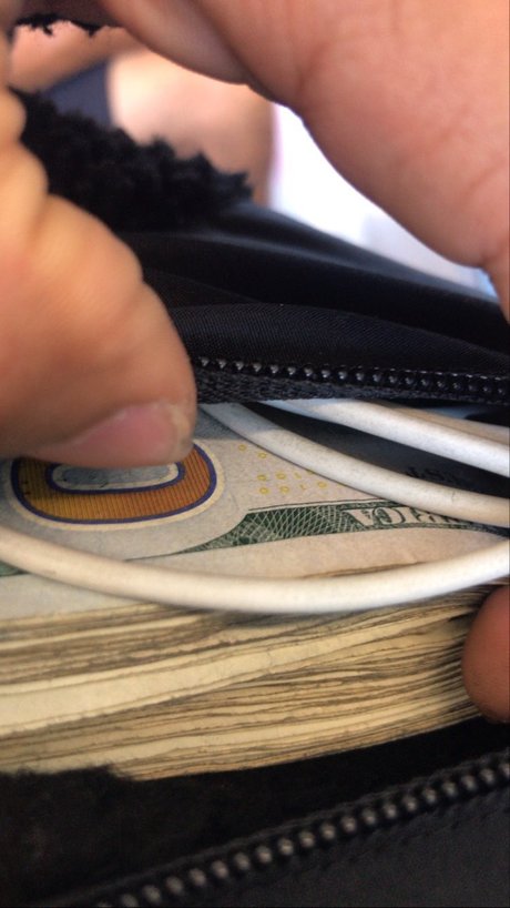 Naken läckt OnlyFans-bild av Avow
