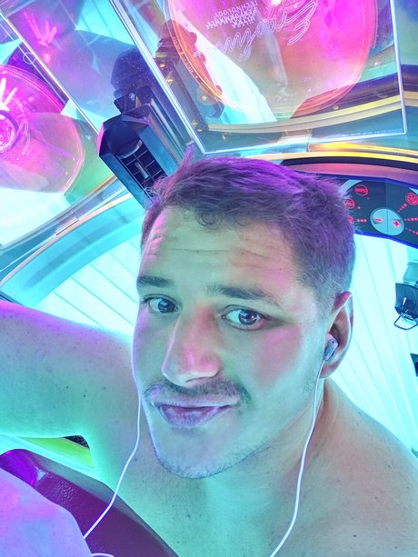 Naken läckt OnlyFans-bild av Roenny Droenny