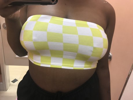 Alaston vuotanut OnlyFans-kuva Doggebaby