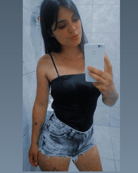 Naken läckt OnlyFans-bild av Yamila