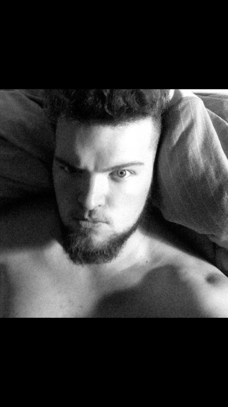 Naken läckt OnlyFans-bild av Fluffy Wookie