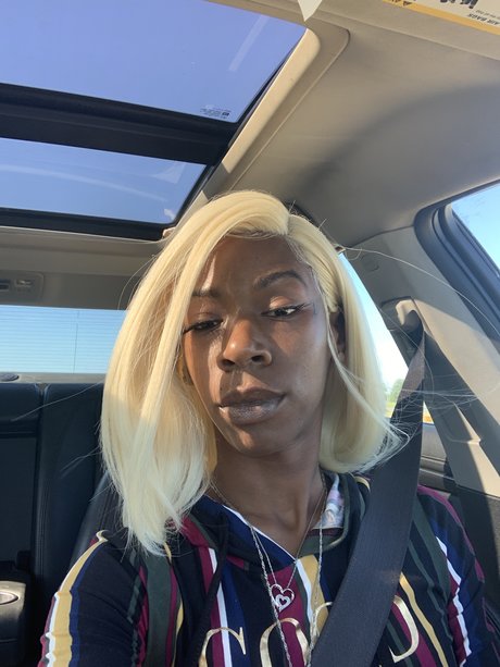 Naken läckt OnlyFans-bild av Nola Darling