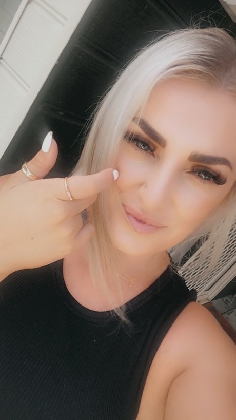 Naken läckt OnlyFans-bild av Ash Baby