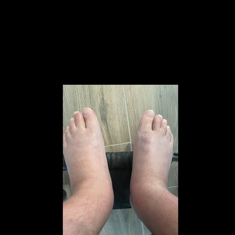 Naken läckt OnlyFans-bild av Parafeet