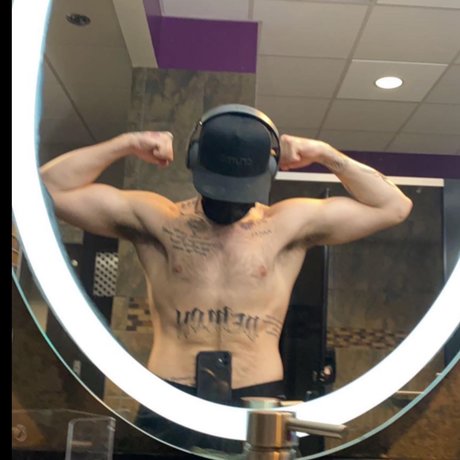 Naken läckt OnlyFans-bild av Demon