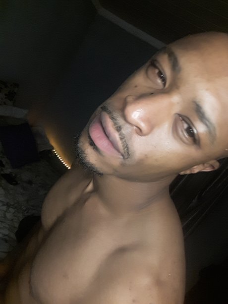 Naken läckt OnlyFans-bild av Totaloutplayer1