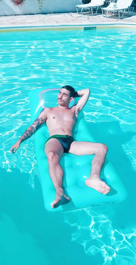 Naken läckt OnlyFans-bild av Kostas Georgopoulos