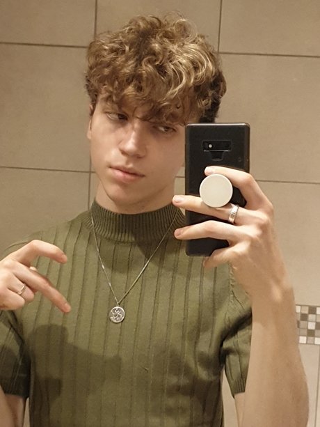Naken läckt OnlyFans-bild av Ben