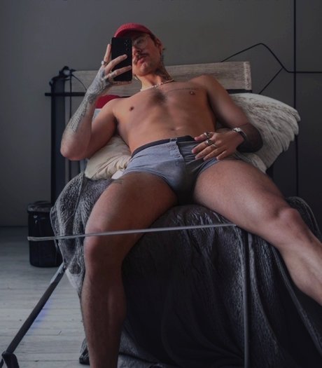 Naken läckt OnlyFans-bild av N I C K  10