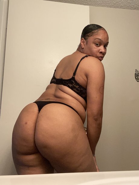Naken läckt OnlyFans-bild av Bigbootytee