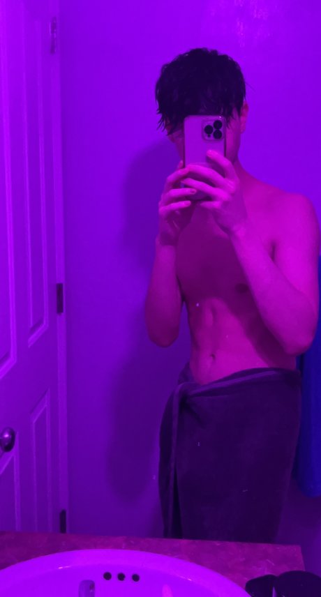 Alaston vuotanut OnlyFans-kuva James Logan