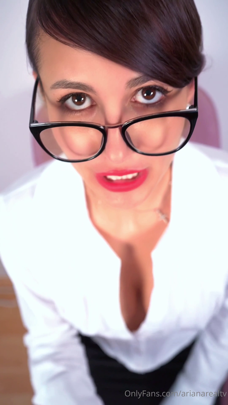 Alaston vuotanut OnlyFans-kuva Ariana Real Tv