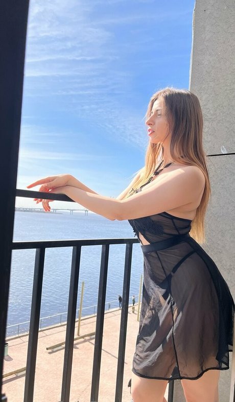 Elle Mira