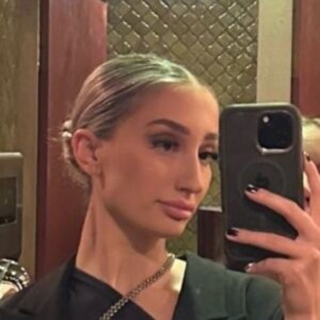 Alaston vuotanut OnlyFans-kuva Courtney Maloney