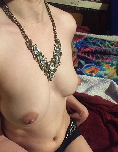 Alasti lekkinud OnlyFans-i pilt Ninaxxxxnn