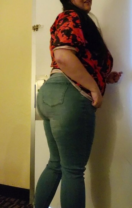 Naken lekkede OnlyFans-bilde av Bustybigbootyjudy