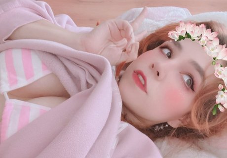 Alasti lekkinud OnlyFans-i pilt Eltraposenpai