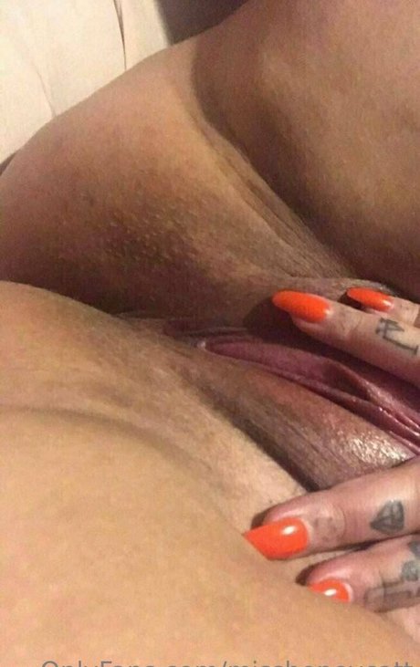Обнаженная фотография утечки OnlyFans от Misshoneycatt