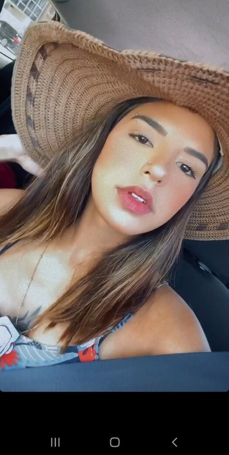 Naakte gelekte OnlyFans-foto van Luiza Galli
