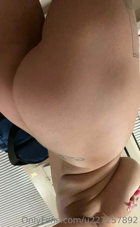Обнаженная фотография утечки OnlyFans от Beanbabenikki
